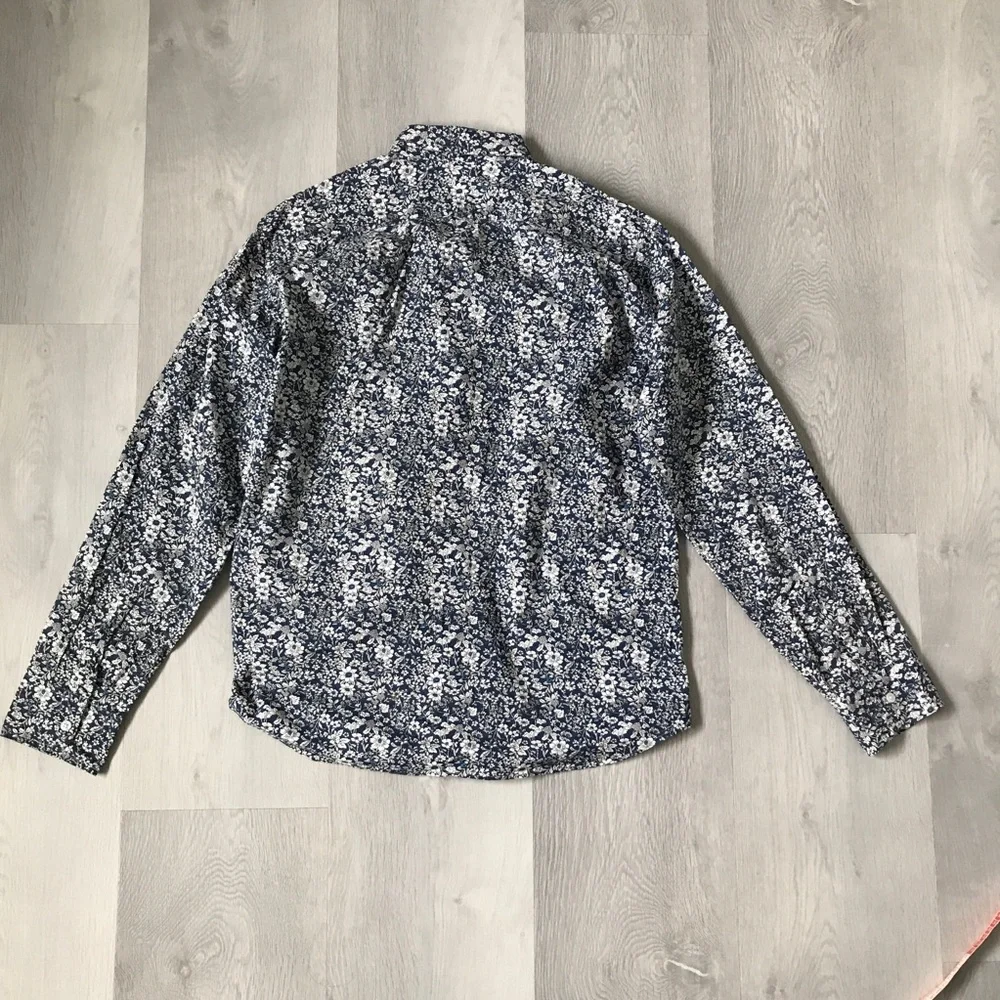J CREW BLUE FLORAL SHIRT LONG SLEEVE BUTTON MENS LARGE